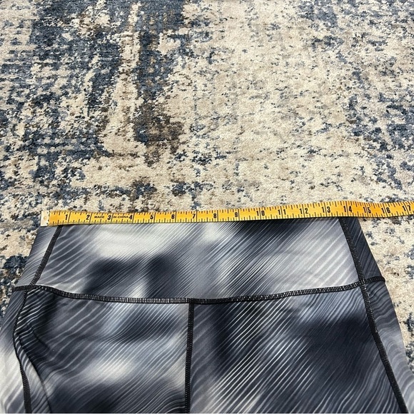 Athleta Black & Gray Alpine Chaturanga High Rise Leggings Size Medium - Picture 7 of 9